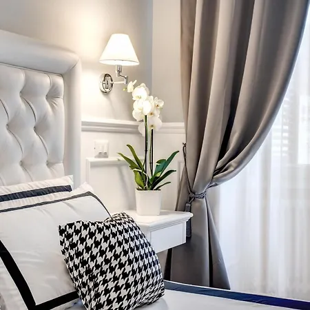 Piazza Di Spagna Just For Us